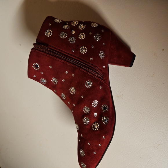 Joan Boyce Silver and Wine Zipper Ankle Booties with Studded Detail - Size 8 - Picture 8 of 8